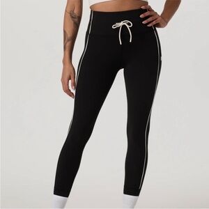 Vuori Daily Piped Black Leggings, Small